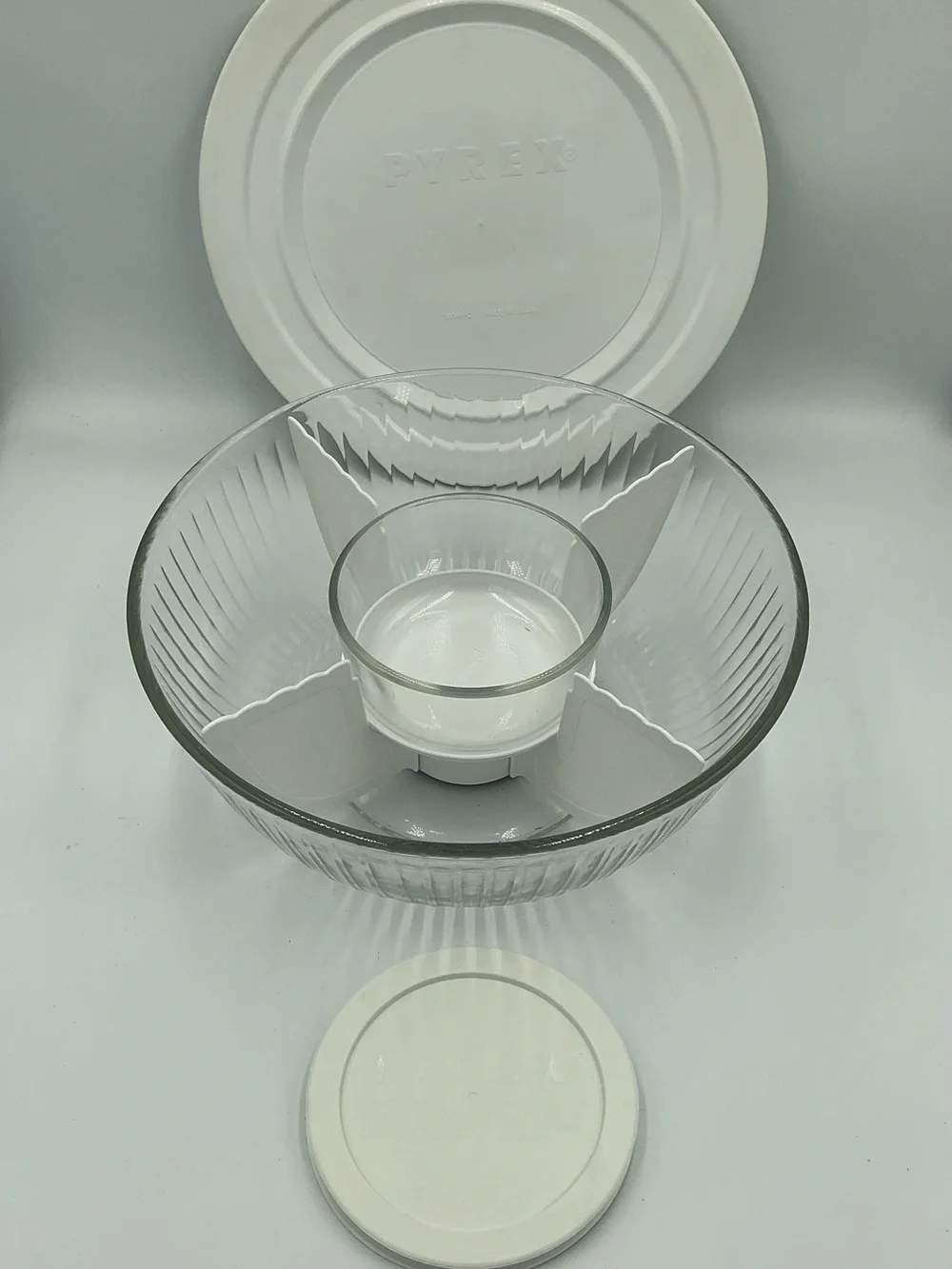 Pyrex Portables 7404-PC 4.5qt Round Fluted Bowl W/Divider Dip Bowl W/O The Bag